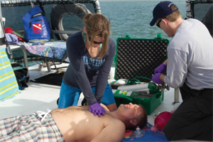 instructeur-premier-soins-plongeur-professionnel-dan-first-aid-diver-instructor